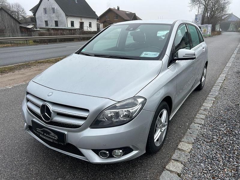 Gebraucht Mercedes B180 122 PS (89 kW) 2013 Silber Van / Kleinbus