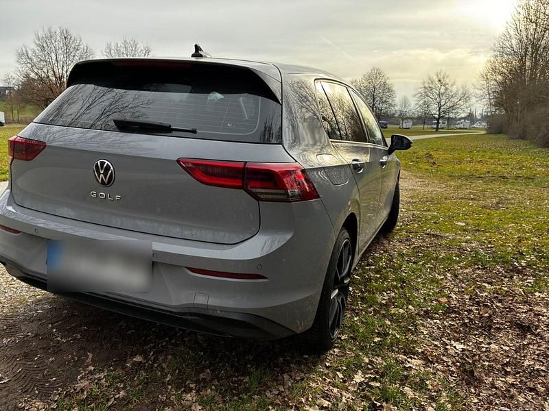 Gebraucht VW Golf VIII Style 131 PS (96 kW) 2021 Grau Limousine