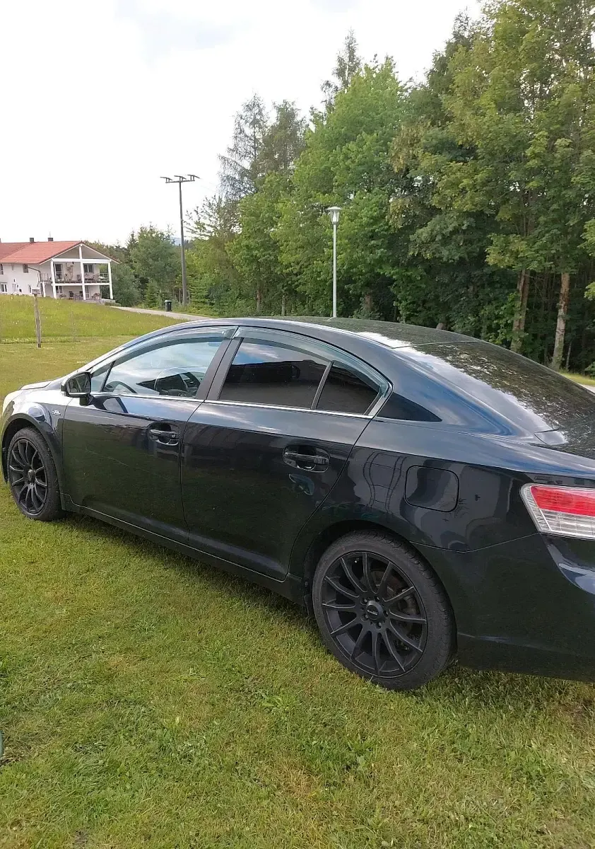 Gebraucht Toyota Avensis 150 PS (110 kW) 2011 Schwarz Limousine