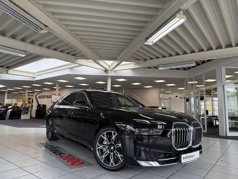 Saphirschwarz Gebraucht 2024 BMW 750e Executive Limousine | 89.950 € - Bild 1/4