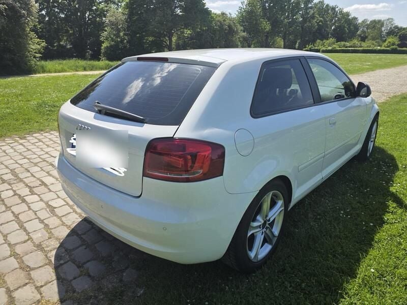 Weiß Gebraucht 2010 Audi A3 S-Line Kleinwagen | 3.999 € (Superpreis) - Bild 1/4