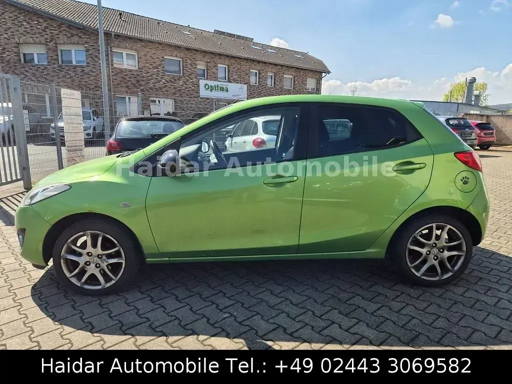 Używany Mazda 2 Kenko 84 KM (61 kW) 2013 Zielony Hatchback