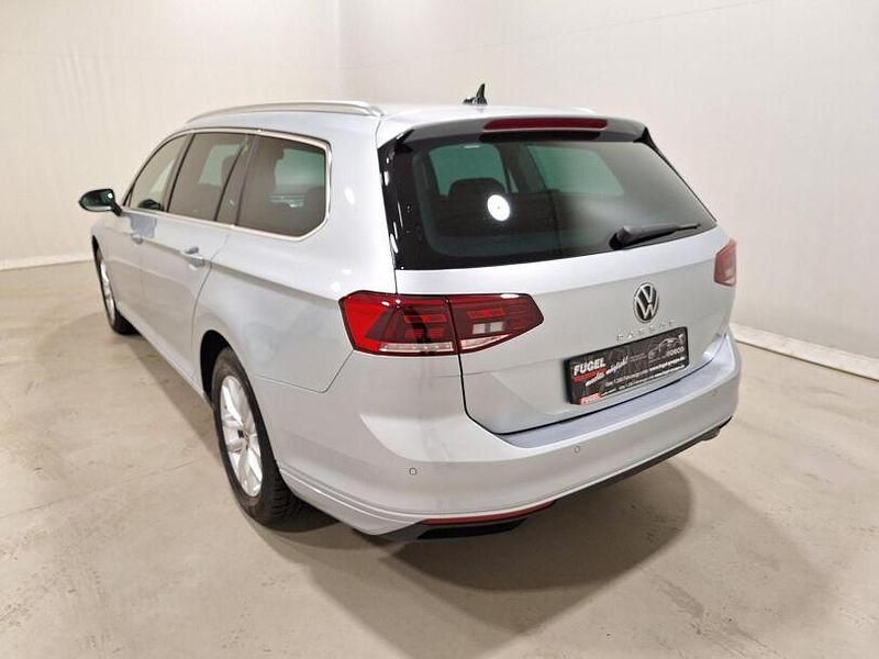 Gebraucht VW Passat Business 150 PS (110 kW) 2023 Scale silver metallic Kombi