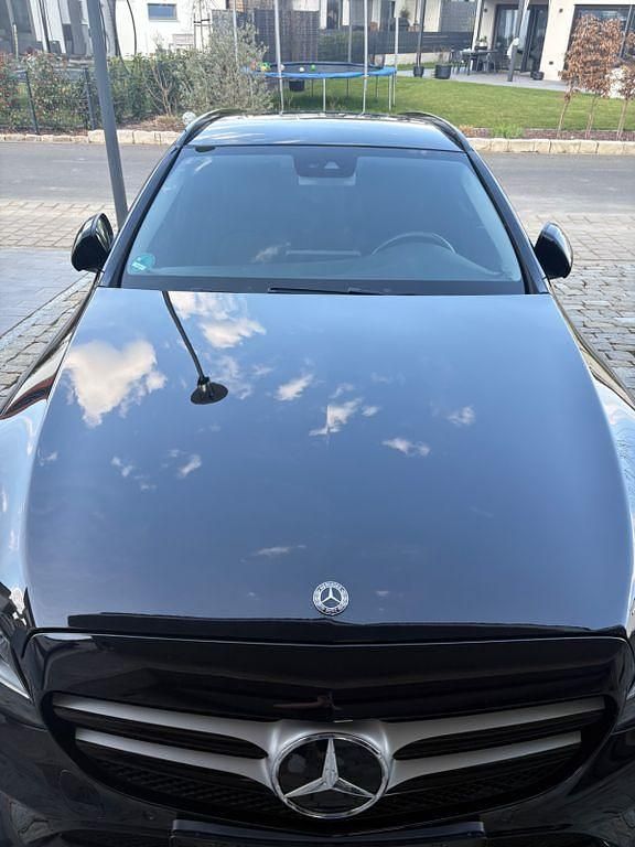 Gebraucht Mercedes C220 194 PS (142 kW) 2019 Schwarz Limousine