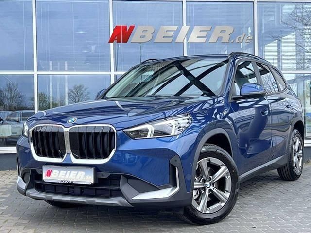 Blau (phytonicblau metallic) Gebraucht 2024 BMW X1 Performance SUV | 37.690 € (Superpreis) - Bild 1/4