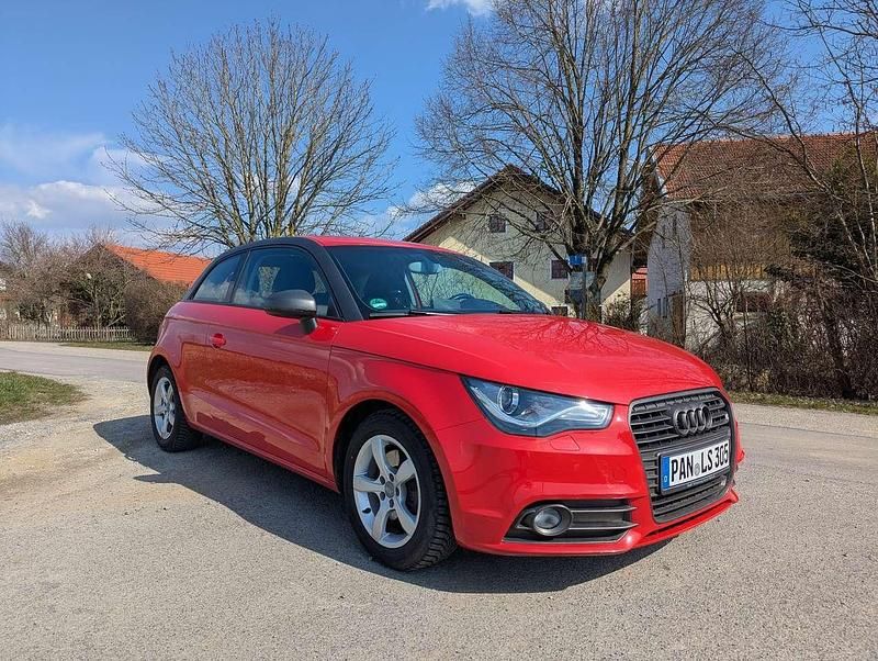 Gebraucht Audi A1 Ambition 122 PS (89 kW) 2011 Rot Kleinwagen
