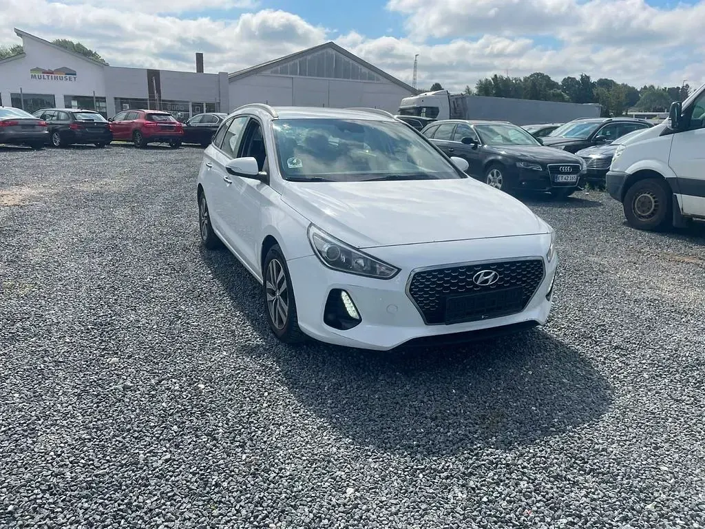 Gebraucht Hyundai i30 Trend 120 PS (88 kW) 2017 Weiß Kombi