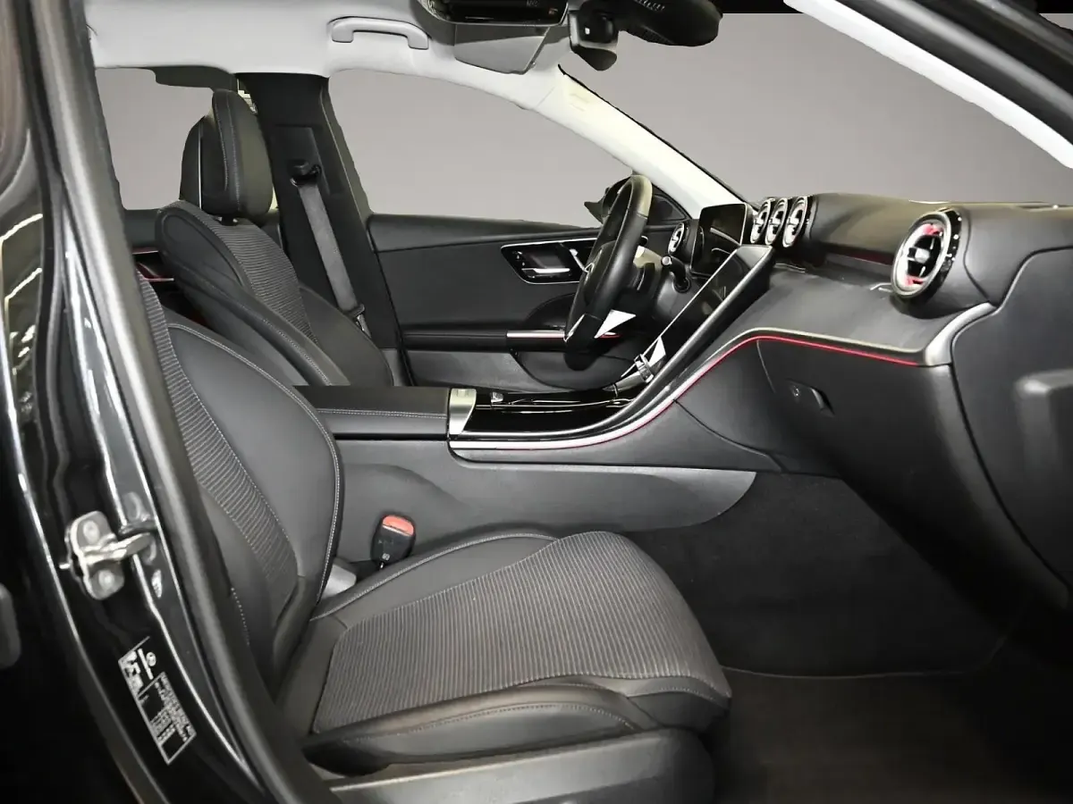 Gebraucht Mercedes C300 197 PS (144 kW) 2024 Manufacturer Limousine