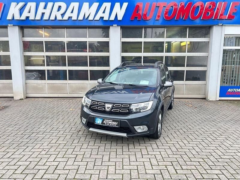 Grau Gebraucht 2018 Dacia Sandero Lauréate Kleinwagen | 6.200 € (Guter Preis) - Bild 1/4