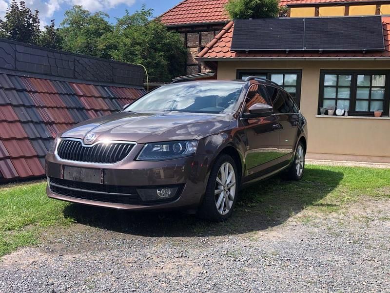 Braun Gebraucht 2013 Skoda Octavia Ambition Kombi | 10.700 € (Fairer Preis) - Bild 1/4