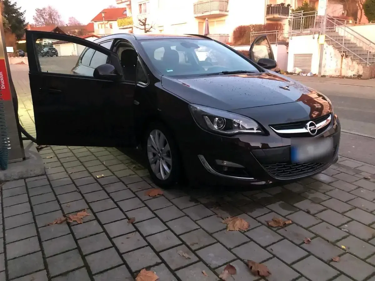 Używany Opel Astra 170 KM (125 kW) 2013 Brązowy Kombi