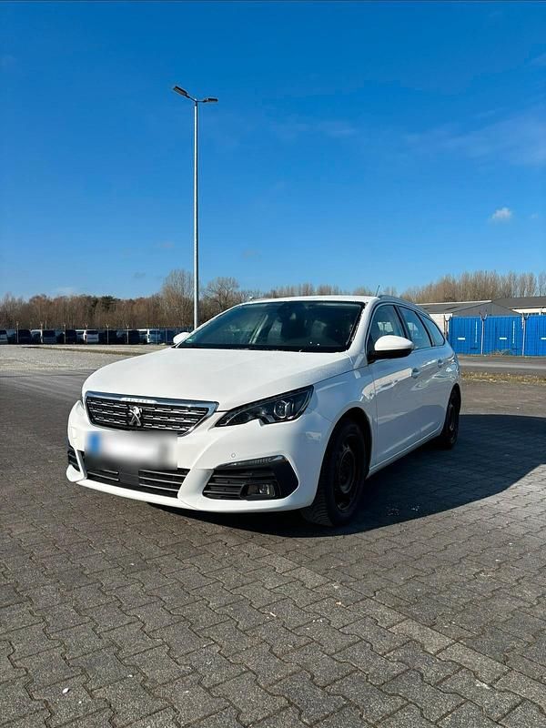 Gebraucht Peugeot 308 SW Allure 131 PS (96 kW) 2018 Weiß Kombi