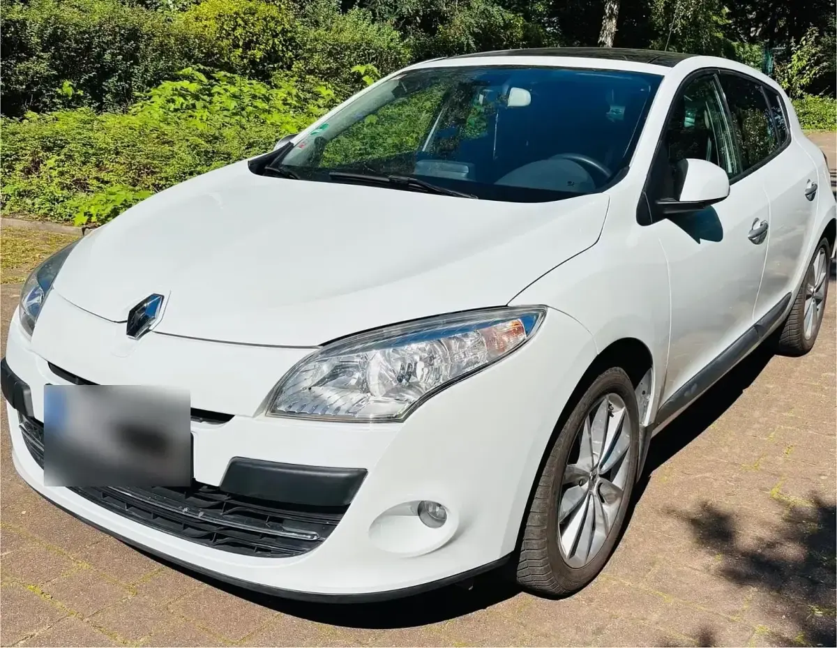 Gebraucht Renault Mégane 131 PS (96 kW) 2010 Weiß Limousine