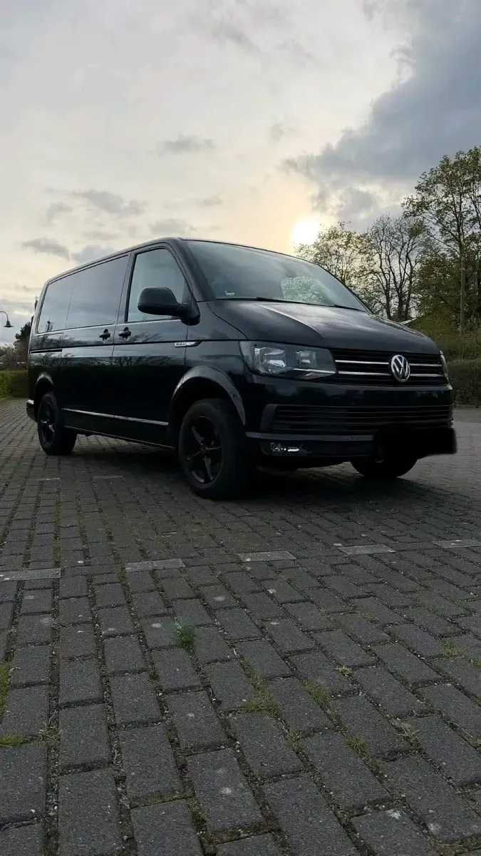 Gebraucht VW Multivan Black Edition 102 PS (75 kW) 2016 Schwarz Van / Kleinbus