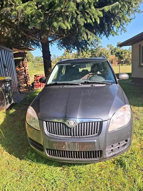 Grau Gebraucht 2009 Skoda Fabia Kombi | 500 € (Superpreis) - Bild 1/4