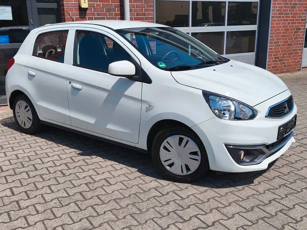 Gebraucht Mitsubishi Space Star Basis 71 PS (52 kW) 2018 Weiß Kleinwagen