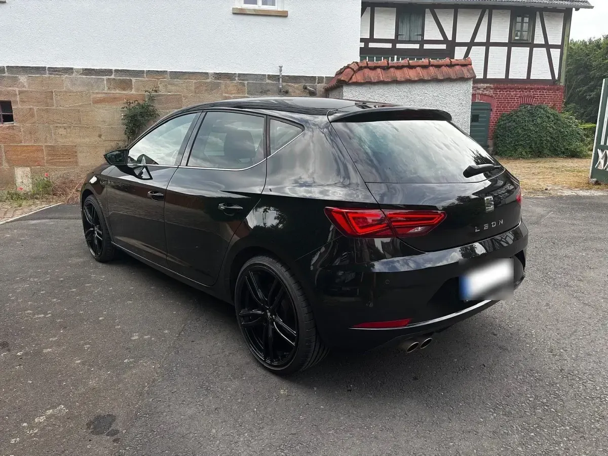 Gebraucht Seat Leon XCELLENCE 150 PS (110 kW) 2019 Schwarz Limousine