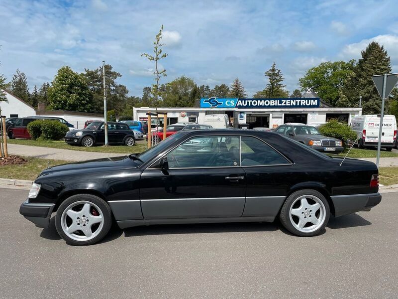 Gebraucht Mercedes E300 AMG 179 PS (131 kW) 1990 Schwarz uni Coupé