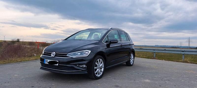 Schwarz Gebraucht 2018 VW Golf Sportsvan Highline Van / Kleinbus | 13.900 € (Fairer Preis) - Bild 1/4