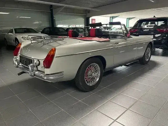 Usata MG B 95 CV (69 kW) 1974 Argento Cabrio