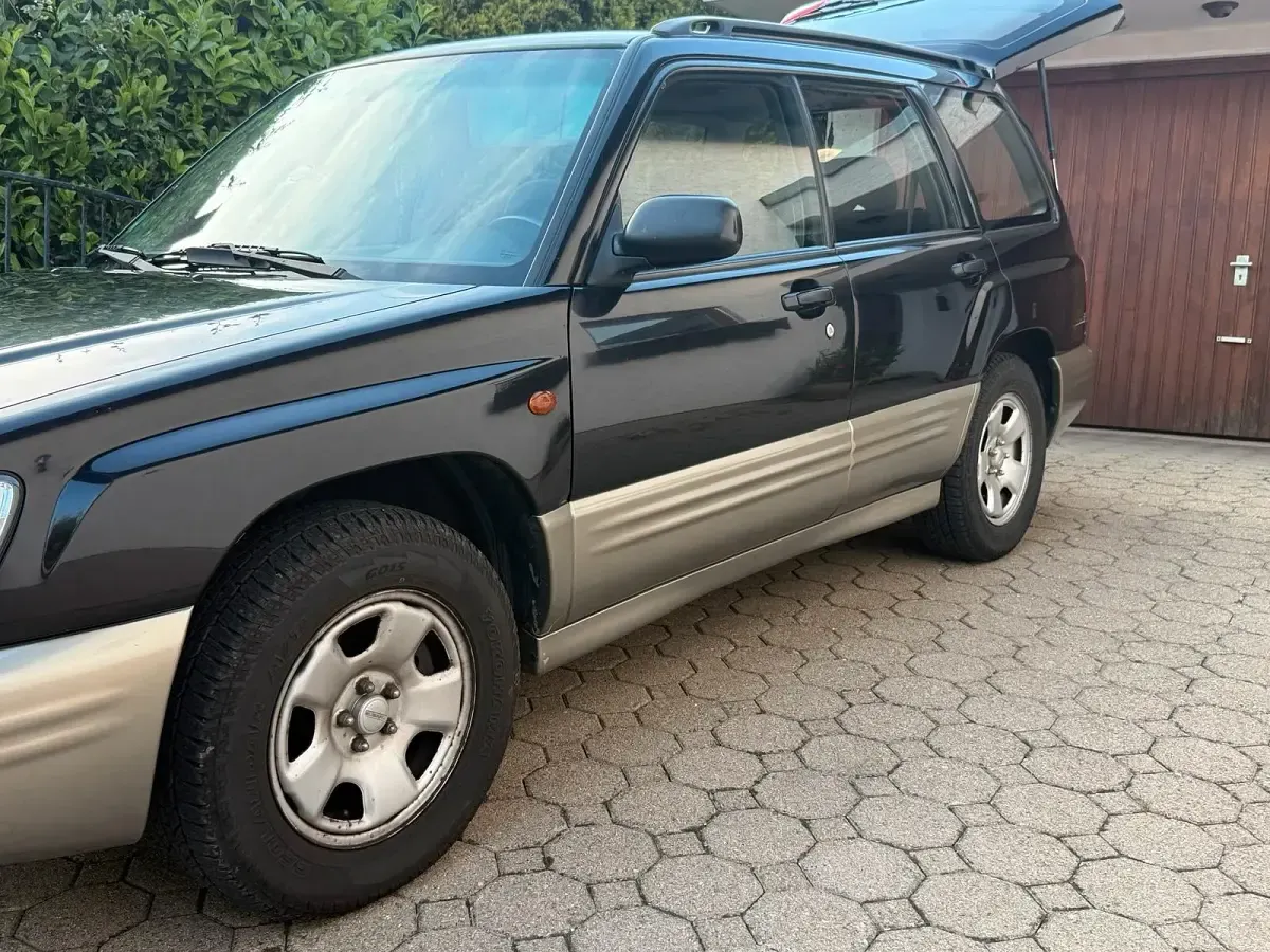 Gebraucht Subaru Forester 125 PS (91 kW) 1999 Schwarz SUV