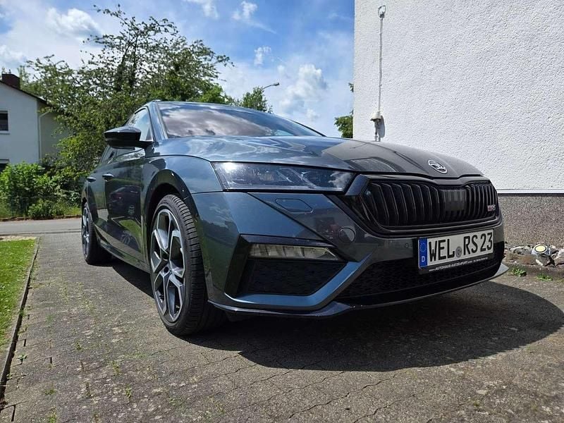 Grau Gebraucht 2021 Skoda Octavia RS Kombi | 29.999 € (Etwas zu teuer) - Bild 1/4