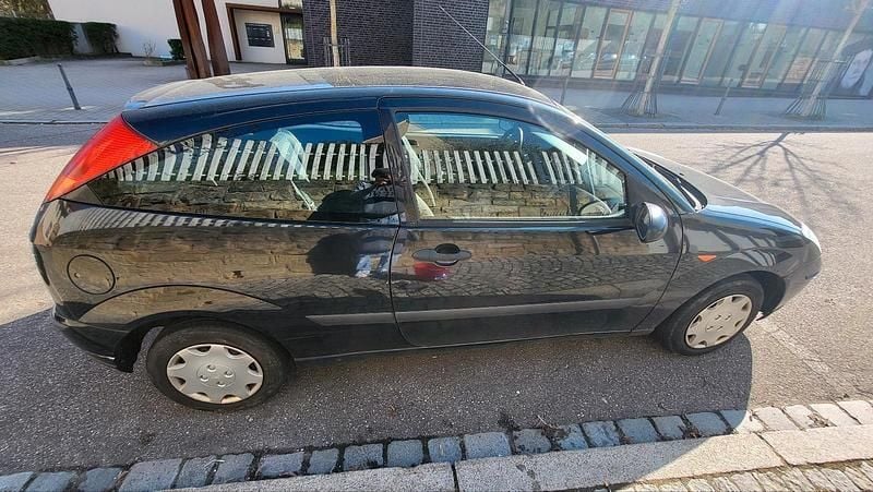 Usado Ford Focus Viva 75 CV (55 kW) 2004 Negro Utilitario