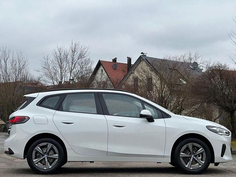 Gebraucht BMW 220 156 PS (114 kW) 2025 Weiß Van / Kleinbus