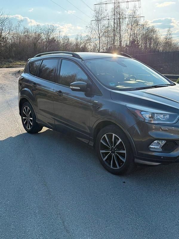 Gebraucht Ford Kuga ST-Line 150 PS (110 kW) 2017 Grau SUV