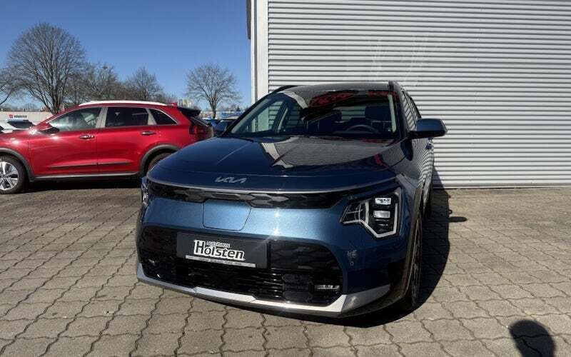 Blau Gebraucht 2023 Kia e-Niro Inspiration SUV | 29.850 € (Superpreis) - Bild 1/4