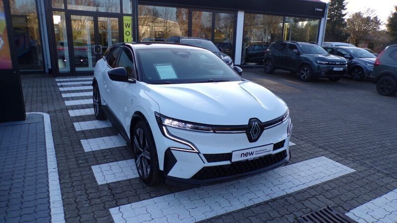 Weiss 369 + schwarz gne (metallic) Gebraucht 2022 Renault Mégane Iconic Limousine | 28.990 € (Fairer Preis) - Bild 1/4