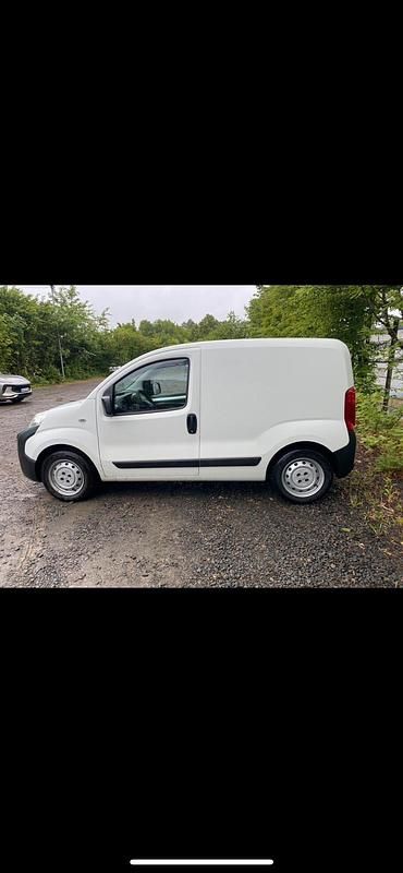 Weiß Gebraucht 2015 Peugeot Bipper Van / Kleinbus | 4.990 € - Bild 1/4