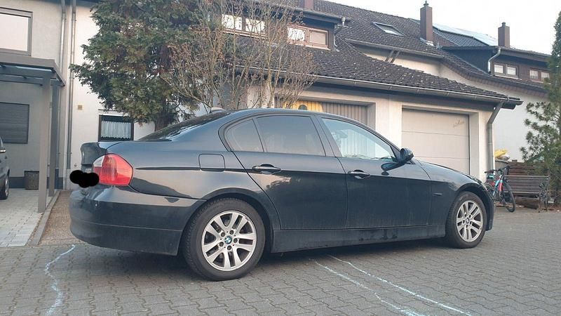 Gebraucht BMW 318 129 PS (94 kW) 2007 Schwarz Limousine