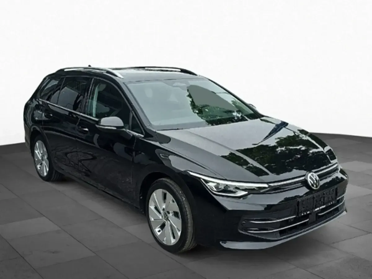 Gebraucht VW Golf VIII Style 150 PS (110 kW) 2025 Grenadillschwarz metallic Kombi