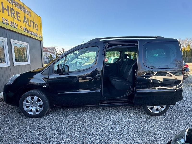 Gebraucht Peugeot Partner Tepee Allure 110 PS (80 kW) 2018 Schwarz Van / Kleinbus