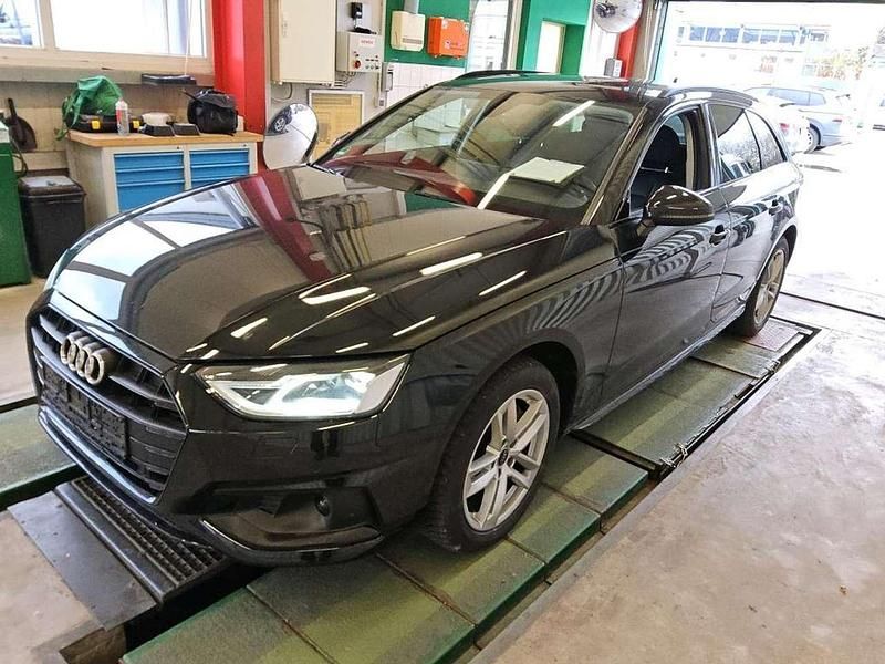 Gebraucht Audi A4 Advanced Plus 204 PS (150 kW) 2022 Mythosschwarz metallic Kombi