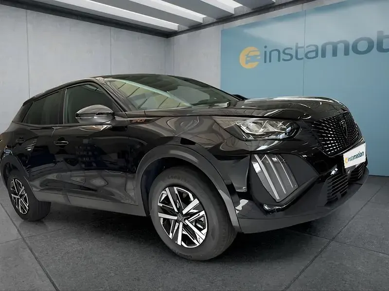 Neu Peugeot 2008 136 PS (100 kW) 2025 Schwarz SUV