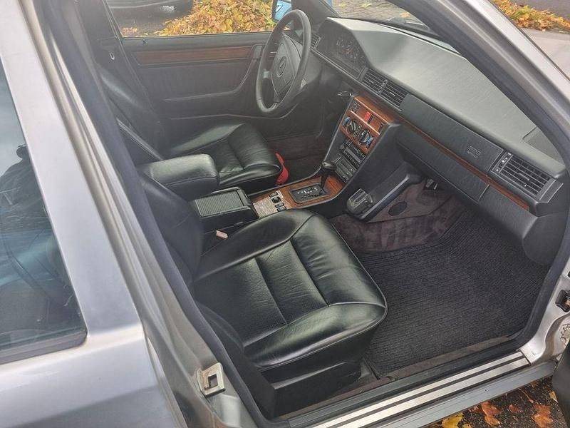 Gebraucht Mercedes E280 Elegance 193 PS (141 kW) 1995 Silber Limousine