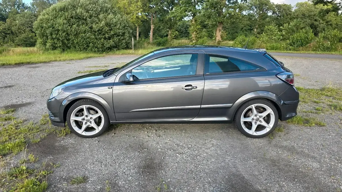 Gebraucht Opel Astra GTC 90 PS (66 kW) 2009 Grau Coupé