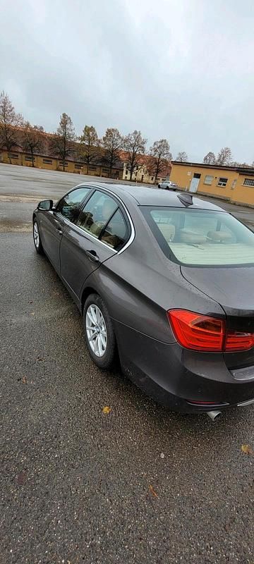 Gebraucht BMW 318 132 PS (97 kW) 2014 Andere farben Limousine