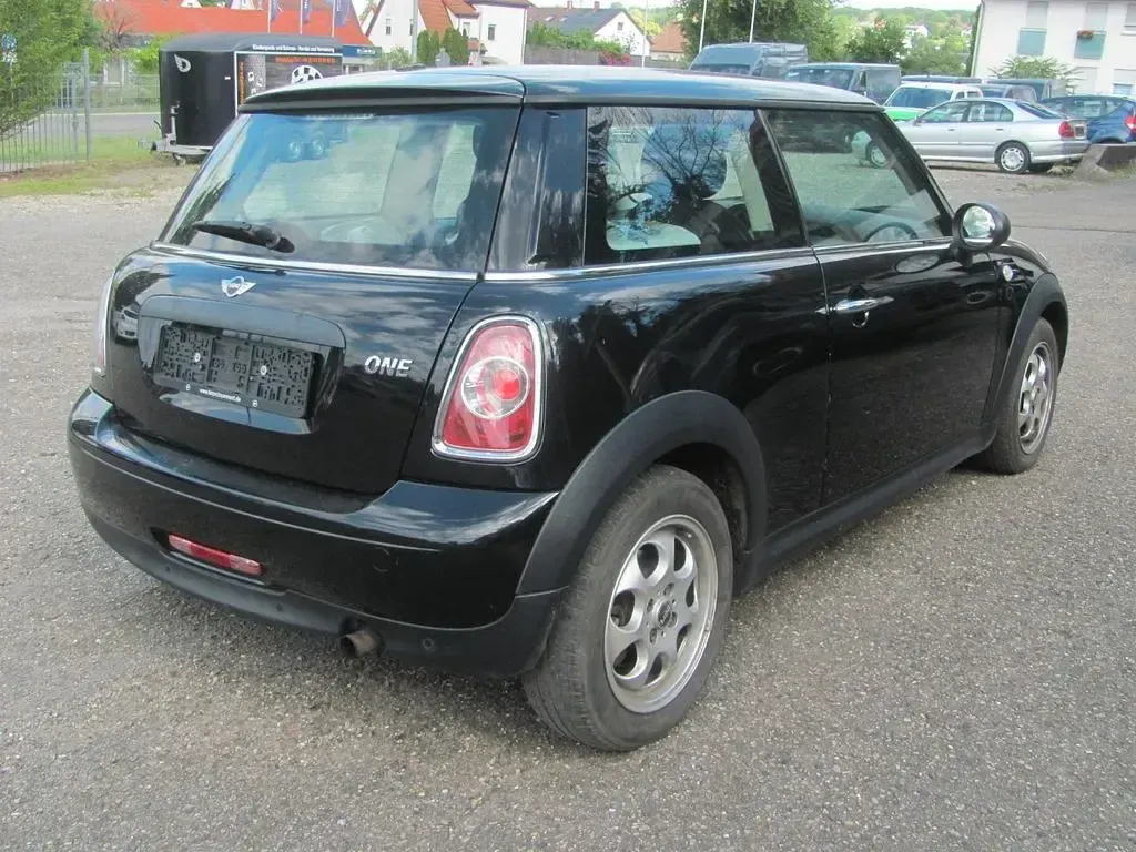 Gebraucht Mini ONE 98 PS (72 kW) 2012 Schwarz Kleinwagen