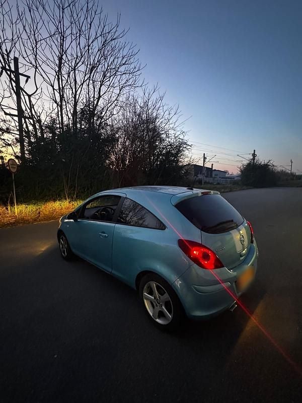 Gebraucht Opel Corsa 100 PS (73 kW) 2011 Blau Kleinwagen