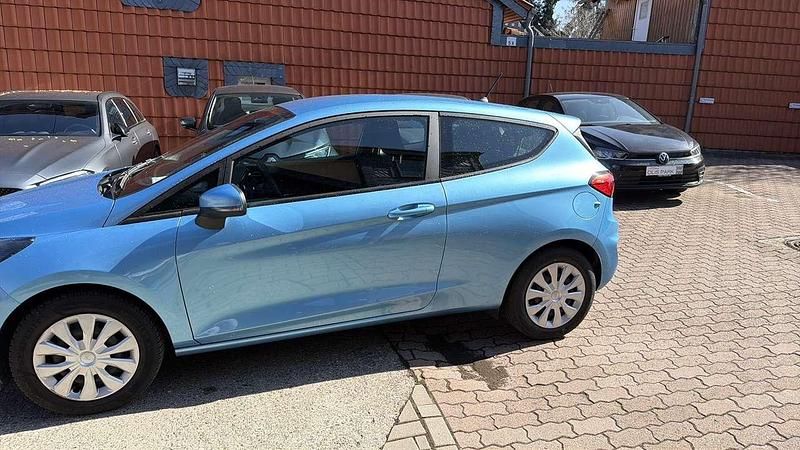 Gebraucht Ford Fiesta 75 PS (55 kW) 2022 Boundless blue Kleinwagen