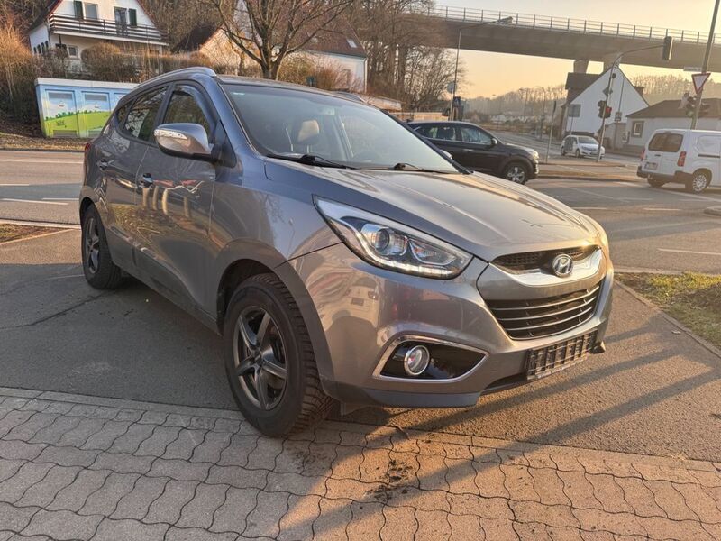 Grau Gebraucht 2014 Hyundai ix35 Edition SUV | 9.990 € (Etwas zu teuer) - Bild 1/4