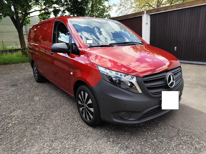 Rot Gebraucht 2023 Mercedes Vito Van | 29.990 € (Fairer Preis) - Bild 1/4