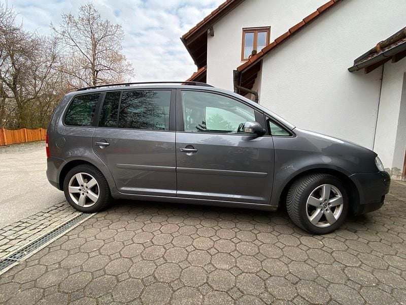 Gebraucht VW Touran 150 PS (110 kW) 2005 Grau Van / Kleinbus
