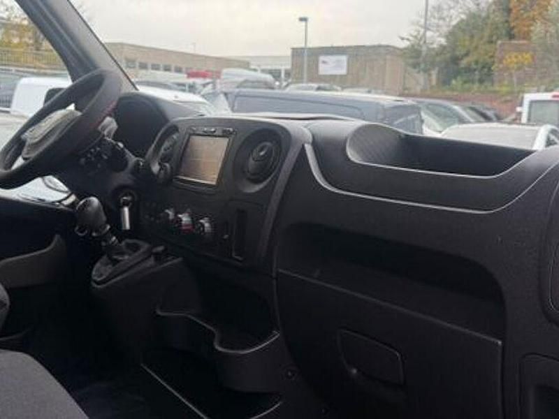 Second-hand Renault Master 145 CP (106 kW) 2018 Alb Van