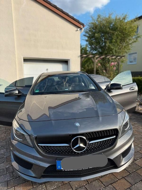 Grau Gebraucht 2015 Mercedes CLA200 AMG line Coupé | 17.000 € (Fairer Preis) - Bild 1/4