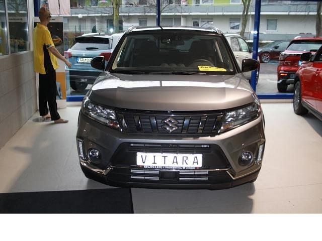 Grau Gebraucht 2021 Suzuki Vitara Comfort SUV | 26.900 € - Bild 1/4