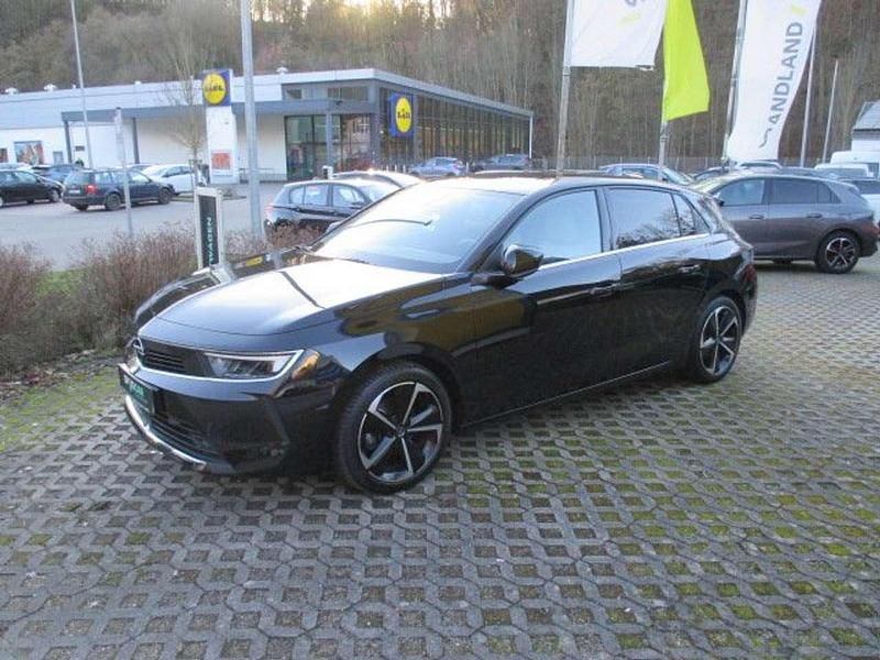 Gebraucht Opel Astra Elegance 131 PS (96 kW) 2023 Diamant schwarz/karbon schwarz Kleinwagen